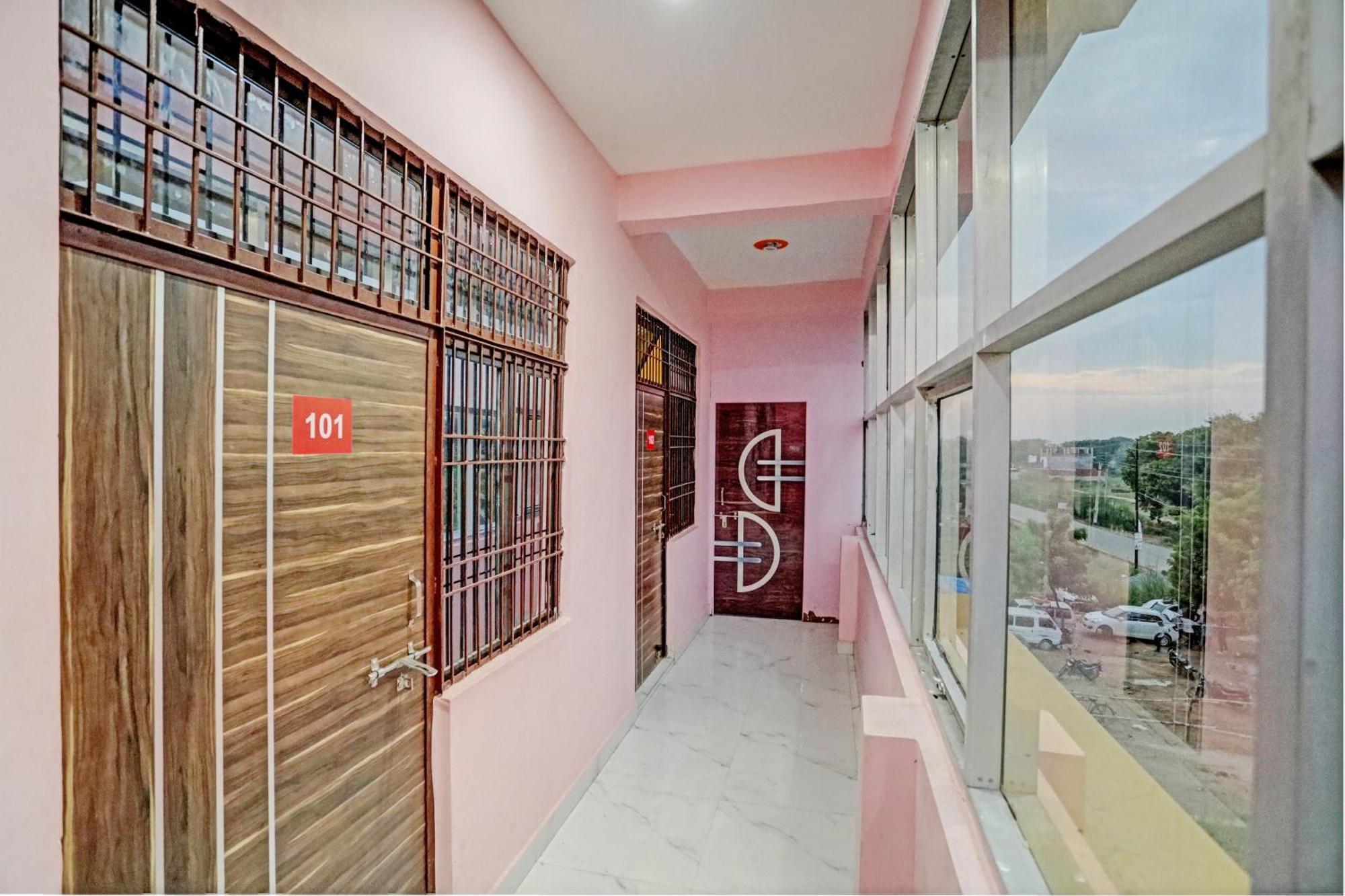 Oyo Flagship Hotel Star Inn Kanpur Exterior photo
